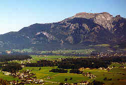 Strobl am Wolfgangsee, im Hintergrund Schafberg